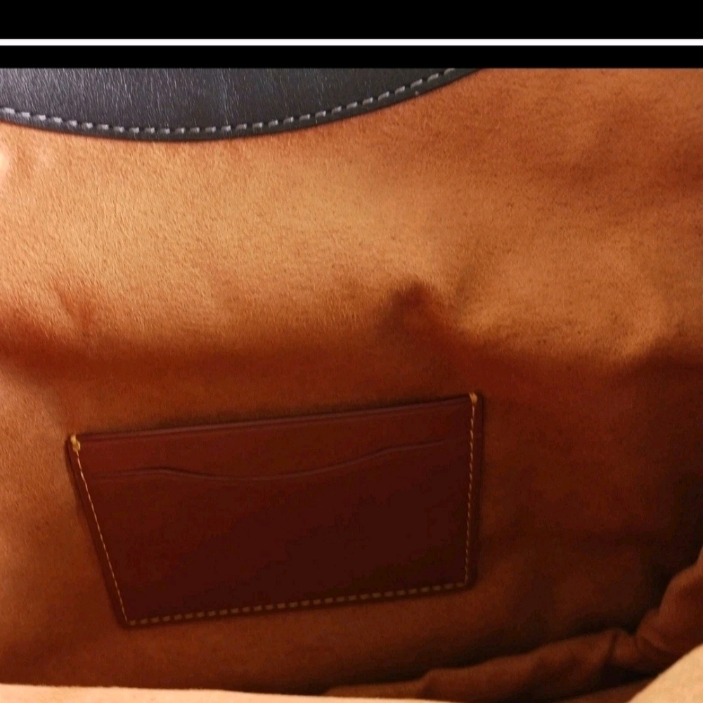 Black Leather Shoulder Bag with Gold Chain - Picture 7 of 7